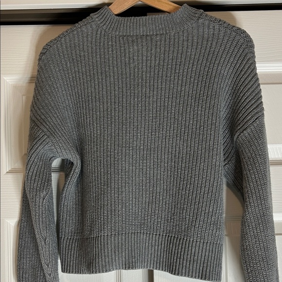 Abercrombie & Fitch Wedge Crew Gray Sweater Size Small - Picture 3 of 9